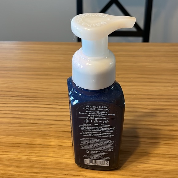 Bath & Body Works Gentle Foaming Hand Soap. Frosted Coconut Snowball. - Picture 3 of 3